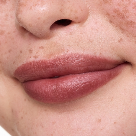 essence Blur Soufflé tönender Lippenbalsam mit Matt-Effekt