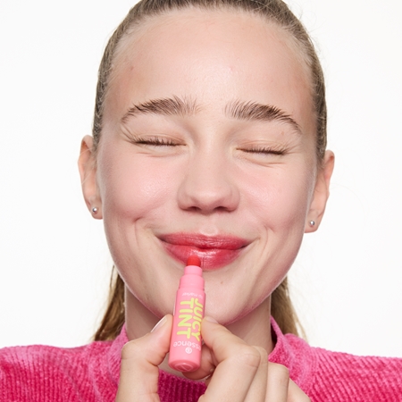 essence JUICY TINT Fixierstift für die Lippen