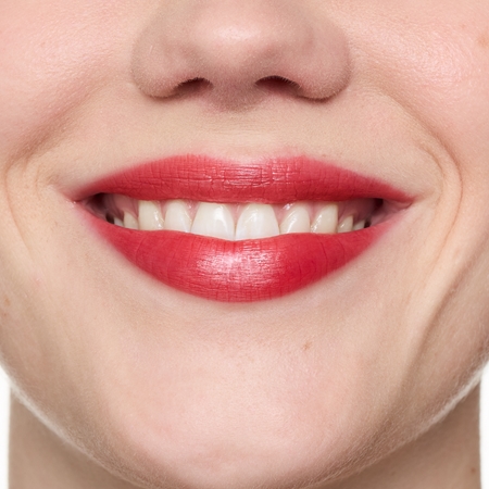 essence JUICY TINT Fixierstift für die Lippen