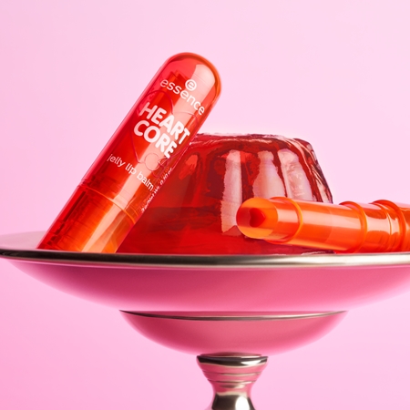 essence HEART CORE tönender Lippenbalsam mit Glanz