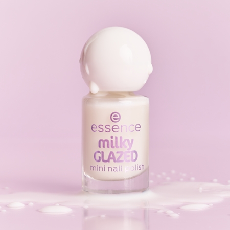 essence milky GLAZED Nagellack mini