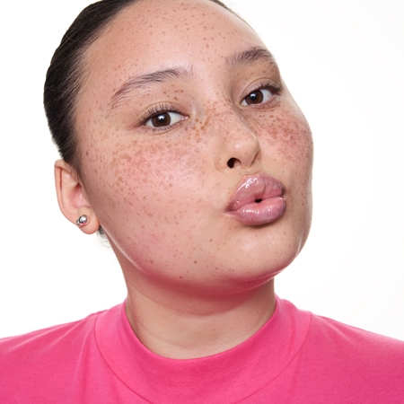 essence milky GLAZED tönender Lippenbalsam mit Glanz
