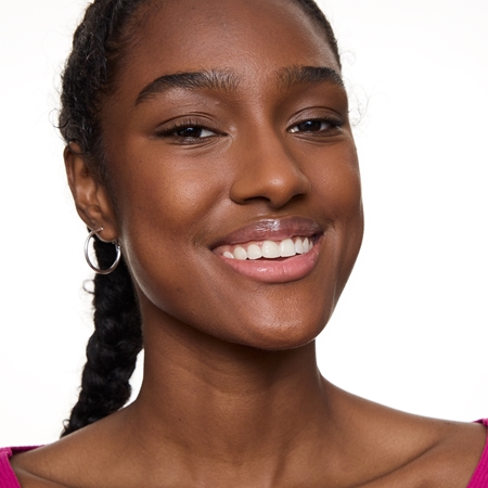 essence milky GLAZED tönender Lippenbalsam mit Glanz