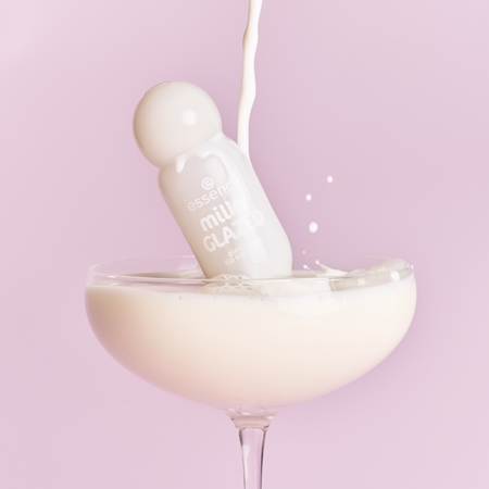 essence milky GLAZED tönender Lippenbalsam mit Glanz