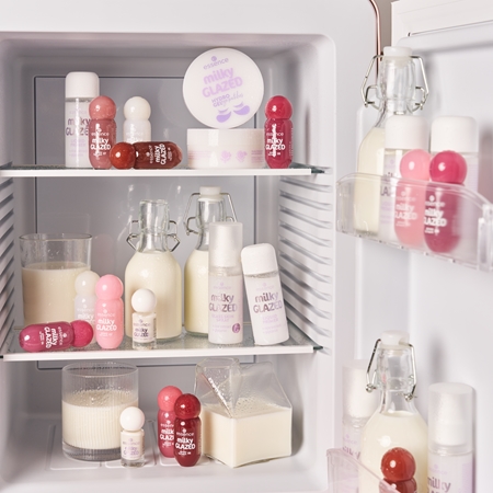 essence milky GLAZED tönender Lippenbalsam mit Glanz