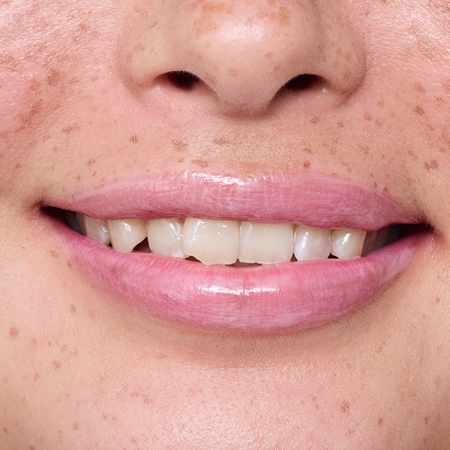 essence milky GLAZED tönender Lippenbalsam mit Glanz