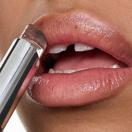 essence Hydra Kiss Lip Balm glänzender Lippenbalsam