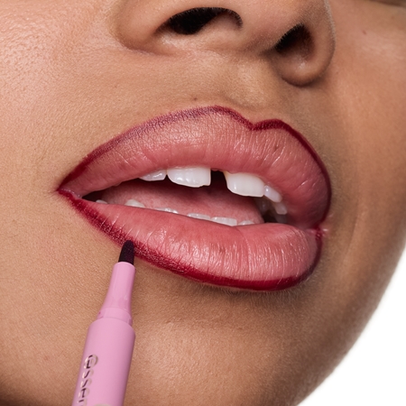 essence line & STAIN! TATTOO Lippenkonturenstift für einen langanhaltenden Effekt