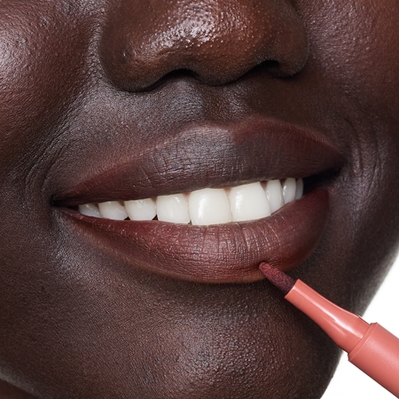 essence line & STAIN! TATTOO Lippenkonturenstift für einen langanhaltenden Effekt