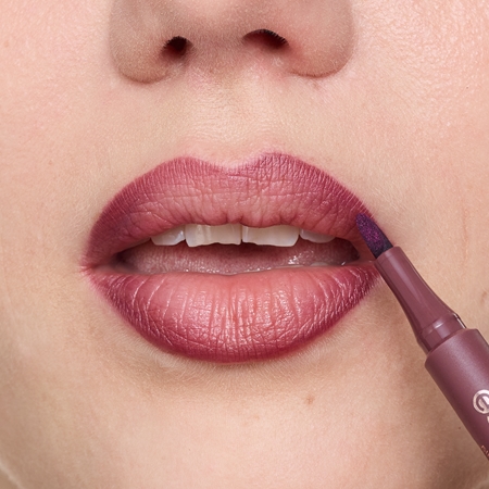 essence line & STAIN! TATTOO Lippenkonturenstift für einen langanhaltenden Effekt
