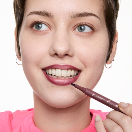 essence line & STAIN! TATTOO Lippenkonturenstift für einen langanhaltenden Effekt