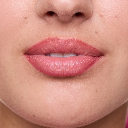 essence line & STAIN! TATTOO Lippenkonturenstift für einen langanhaltenden Effekt