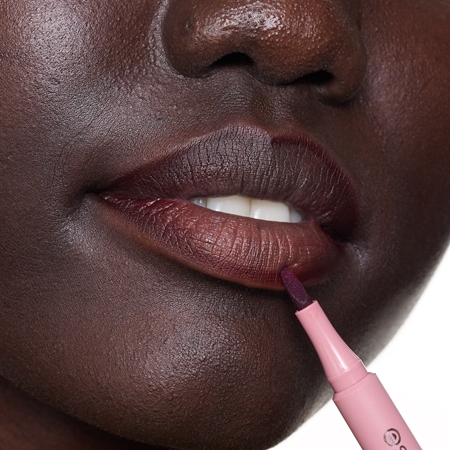 essence line & STAIN! TATTOO Lippenkonturenstift für einen langanhaltenden Effekt