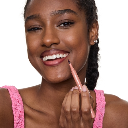 essence line & STAIN! TATTOO Lippenkonturenstift für einen langanhaltenden Effekt