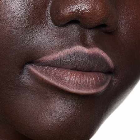 essence 8h Matte Comfort Matte Lip Liner with sharpener