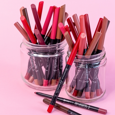 essence 8h Matte Comfort Matte Lip Liner with sharpener