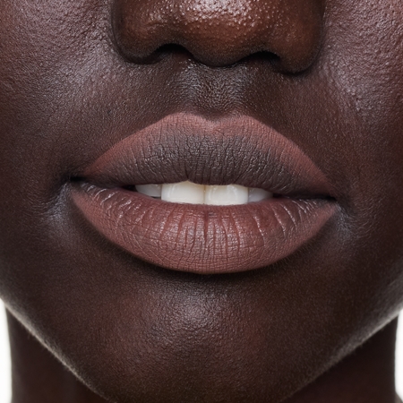 essence 8h Matte Comfort Matte Lip Liner with sharpener