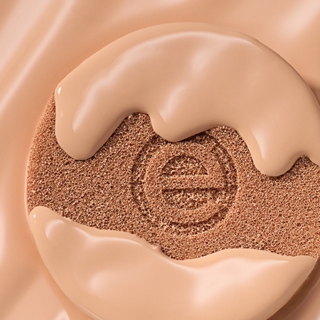 essence silky CUSHION FOUNDATION fond de teint en coussin à couvrance moyenne