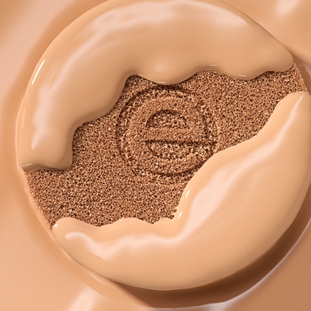 essence silky CUSHION FOUNDATION fond de teint en coussin à couvrance moyenne