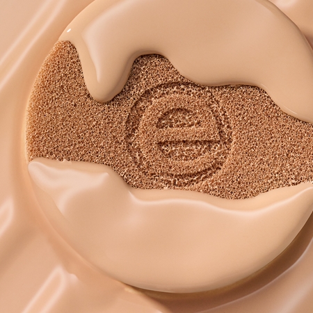 essence silky CUSHION FOUNDATION fond de teint en coussin à couvrance moyenne