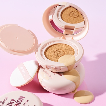 essence silky CUSHION FOUNDATION fond de teint en coussin à couvrance moyenne