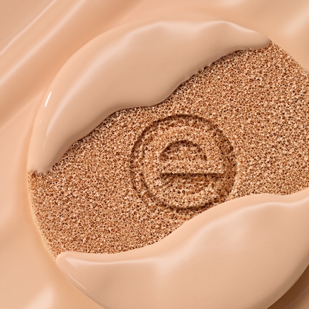 essence silky CUSHION FOUNDATION fond de teint en coussin à couvrance moyenne