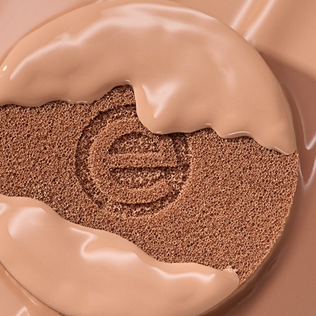 essence silky CUSHION FOUNDATION fond de teint en coussin à couvrance moyenne