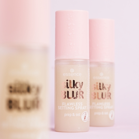 essence silky BLUR Make-up Fixierspray mit Weichzeichnungseffekt