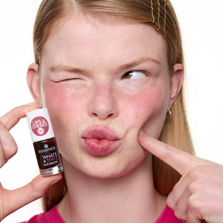 essence WHAT A TINT! flüssiges Rouge und Lipgloss