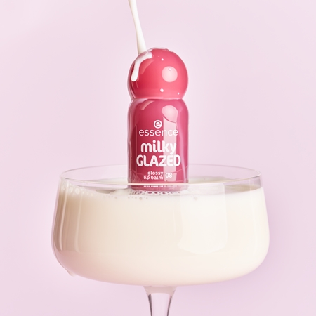 essence milky GLAZED baume à lèvres teinté brillance