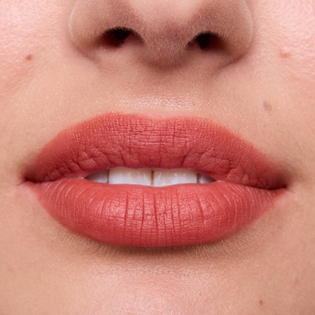essence JUICY MATTE lip mousse with matt effect