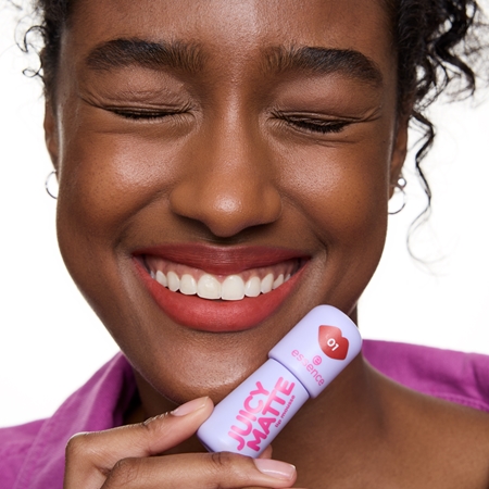 essence JUICY MATTE lip mousse with matt effect