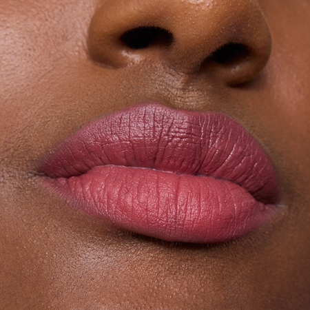 essence JUICY MATTE Mousse-Lippenstift mit Matt-Effekt