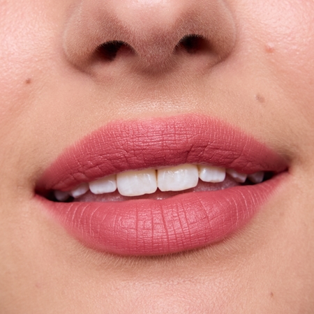 essence JUICY MATTE Mousse-Lippenstift mit Matt-Effekt