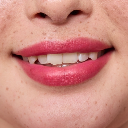 essence JUICY MATTE lip mousse with matt effect