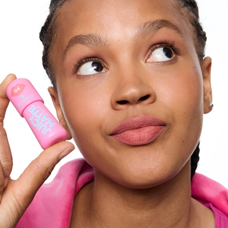 essence JUICY MATTE lip mousse with matt effect