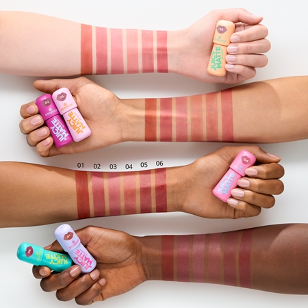 essence JUICY MATTE Mousse-Lippenstift mit Matt-Effekt