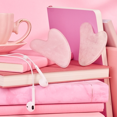 essence BOOK LOVERS CLUB Massage Tool for the face