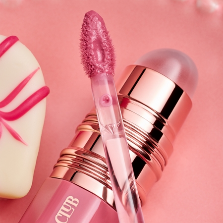 essence BOOK LOVERS CLUB liquid lipstick with a blurring effect
