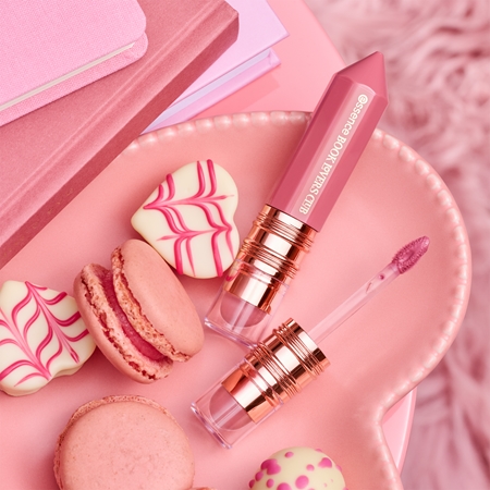 essence BOOK LOVERS CLUB liquid lipstick with a blurring effect