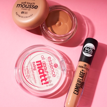 essence All About Matt! pudră transparentă compactă