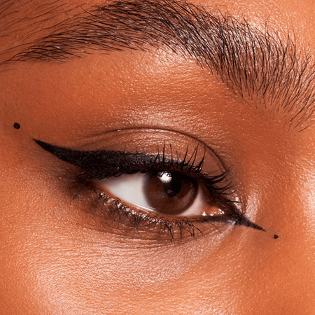essence Eyeliner Pen vodeodolná očná linka