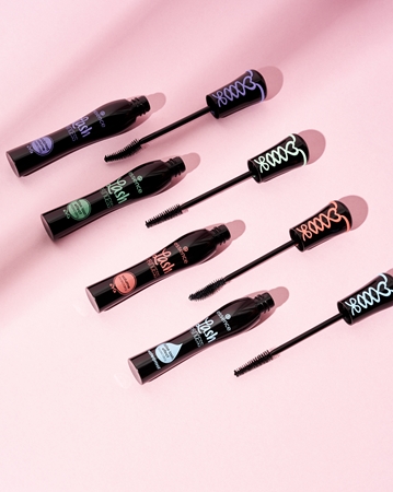essence Lash PRINCESS řasenka pro objem