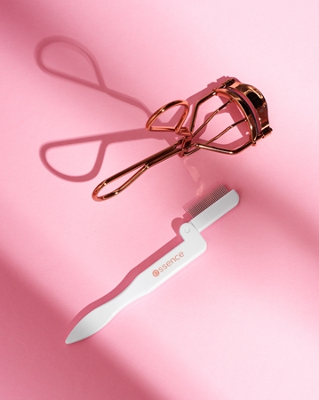 essence EYELASH CURLER recourbe-cils