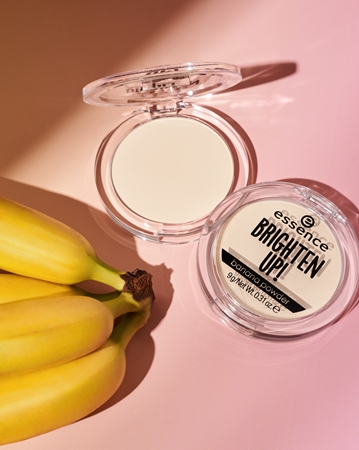 essence BRIGHTEN UP! matirajoči puder