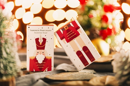 Essencias de Portugal + Saudade Christmas Red Nutcracker tuhé mýdlo