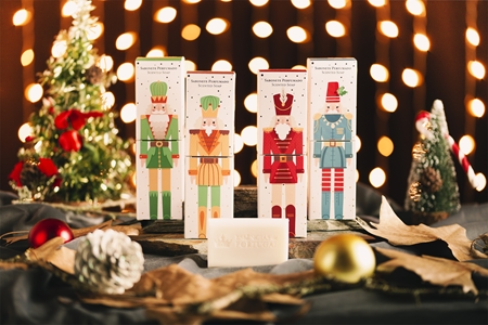 Essencias de Portugal + Saudade Christmas Red Nutcracker tuhé mýdlo