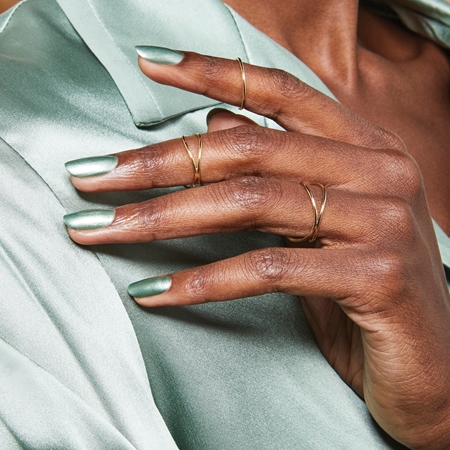 essie wrapped in luxury lak na nehty