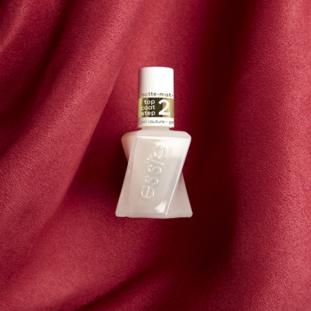 essie gel couture vrchní lak na nehty s matným efektem