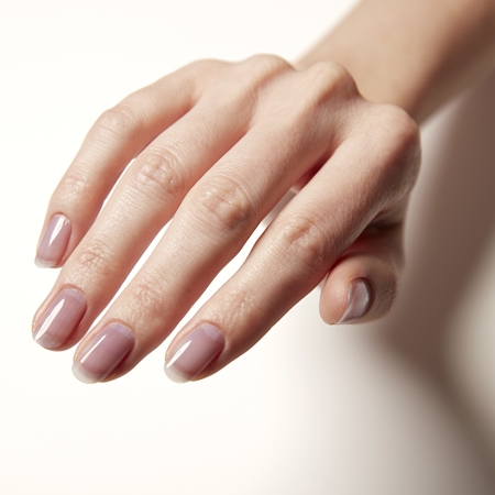 essie hard to resist nail strengthener περιποιητικό βερνίκι νυχιών για υφή και λάμψη